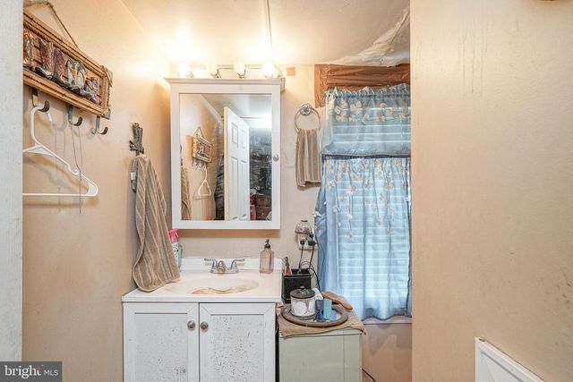 323 S MAIN ST, Woodstown, NJ 08098