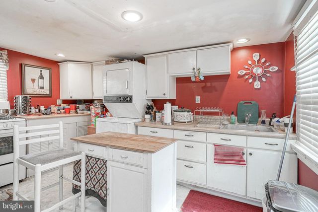 323 S MAIN ST, Woodstown, NJ 08098