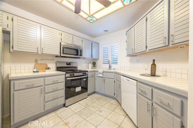 72 Vassar Aisle, Irvine, CA 92612