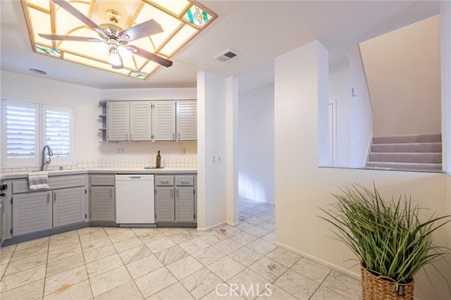 72 Vassar Aisle, Irvine, CA 92612