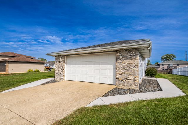 11712 S Magoun Drive, St. John, IN 46373