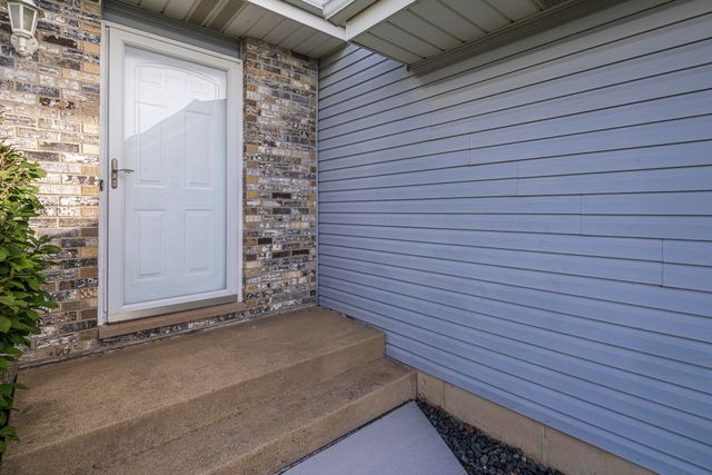 11712 S Magoun Drive, St. John, IN 46373