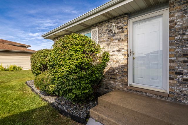 11712 S Magoun Drive, St. John, IN 46373