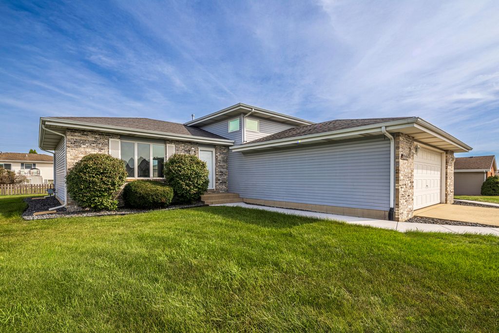 11712 S Magoun Drive, St. John, IN 46373