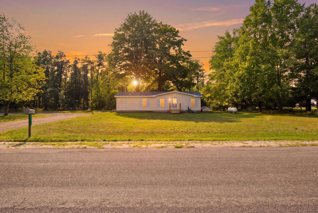 3461 Steiner Road, Fruitport, MI 49415