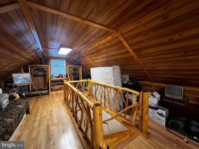 83 HARDWOOD DR, Mathias, WV 26812
