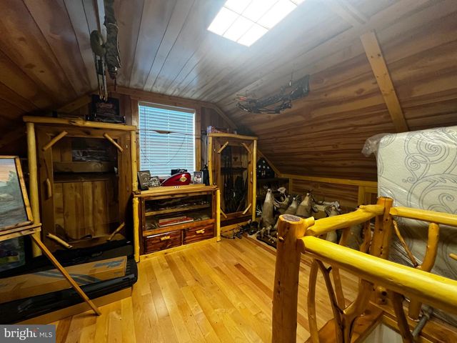 83 HARDWOOD DR, Mathias, WV 26812