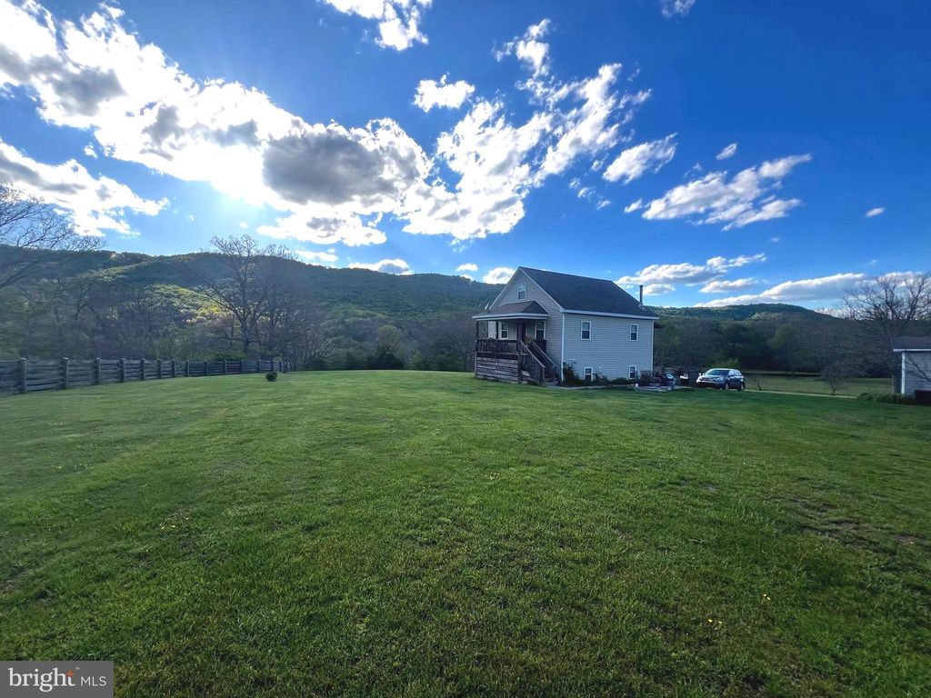 83 HARDWOOD DR, Mathias, WV 26812