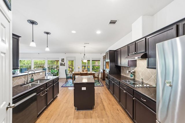 2602 Warren CV, Lago Vista, TX 78645