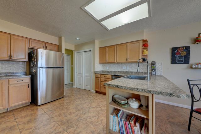 2404 Mosca Road NE, Rio Rancho, NM 87124