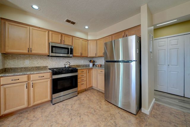 2404 Mosca Road NE, Rio Rancho, NM 87124