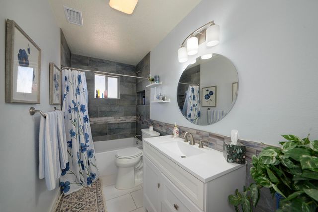 2404 Mosca Road NE, Rio Rancho, NM 87124