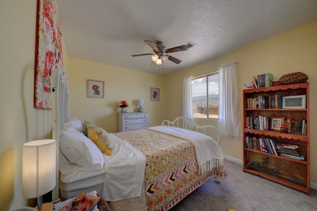 2404 Mosca Road NE, Rio Rancho, NM 87124
