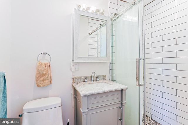 2325 W THOMPSON ST, Philadelphia, PA 19121