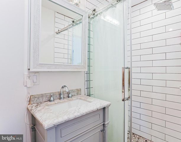 2325 W THOMPSON ST, Philadelphia, PA 19121