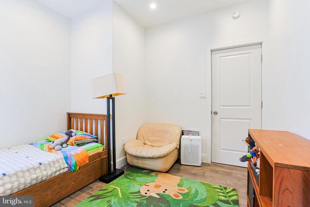 2325 W THOMPSON ST, Philadelphia, PA 19121