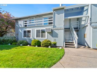 650 HARLOW Rd 240, Springfield, OR 97477