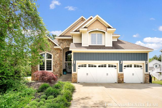17 Boulder Drive, Norton Shores City, MI 49444
