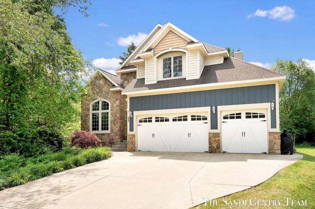 17 Boulder Drive, Norton Shores City, MI 49444