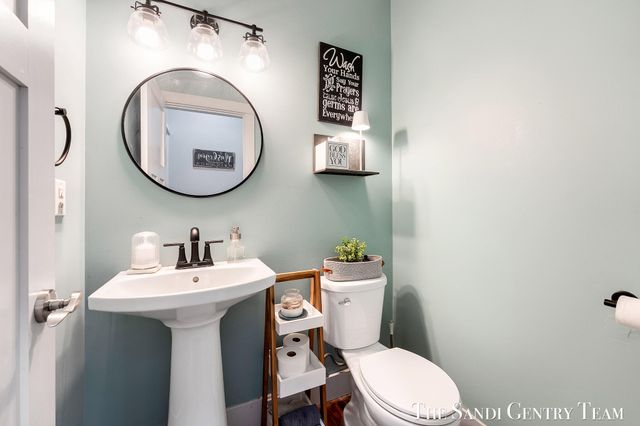 17 Boulder Drive, Norton Shores City, MI 49444