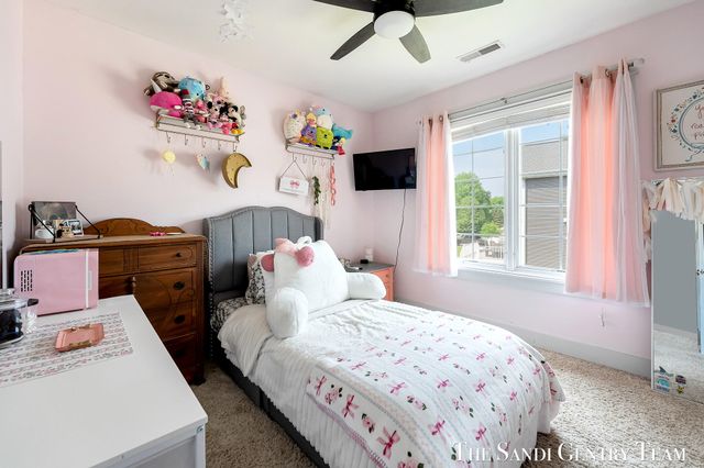 17 Boulder Drive, Norton Shores City, MI 49444