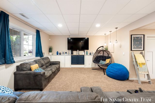 17 Boulder Drive, Norton Shores City, MI 49444