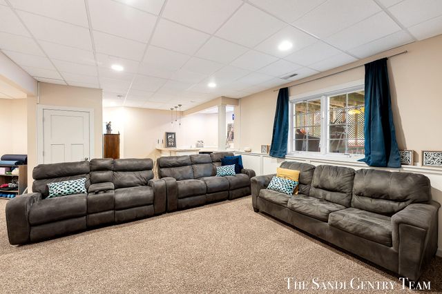 17 Boulder Drive, Norton Shores City, MI 49444