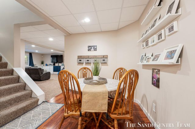 17 Boulder Drive, Norton Shores City, MI 49444