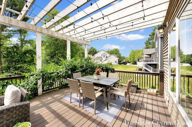 17 Boulder Drive, Norton Shores City, MI 49444