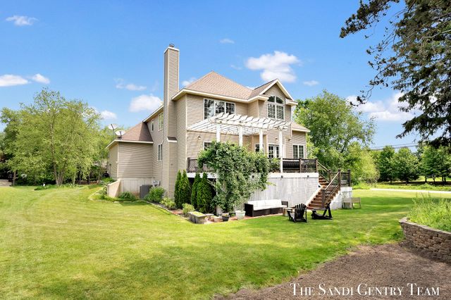 17 Boulder Drive, Norton Shores City, MI 49444