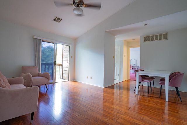 6903 Deatonhill DR 19, Austin, TX 78745