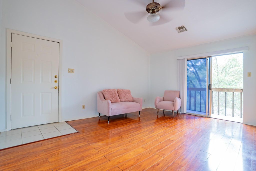 6903 Deatonhill DR 19, Austin, TX 78745