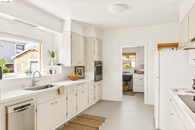 2434 Wilbur St, Oakland, CA 94602