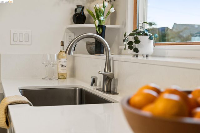 2434 Wilbur St, Oakland, CA 94602