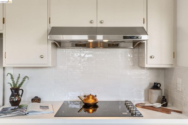 2434 Wilbur St, Oakland, CA 94602