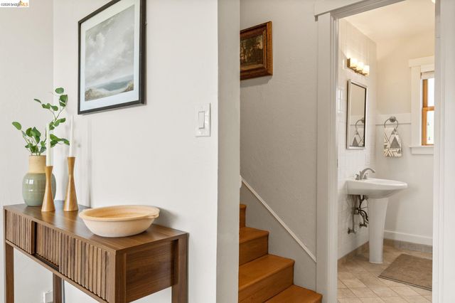 2434 Wilbur St, Oakland, CA 94602