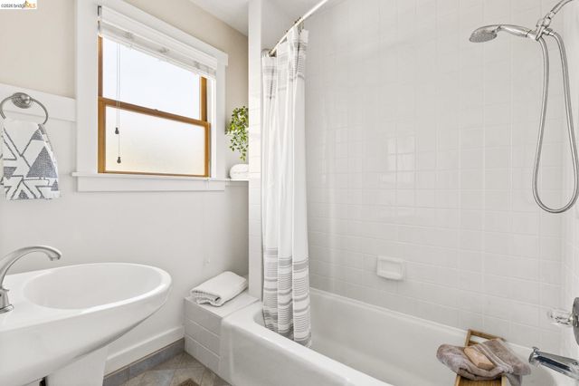 2434 Wilbur St, Oakland, CA 94602