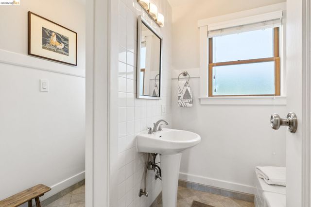 2434 Wilbur St, Oakland, CA 94602