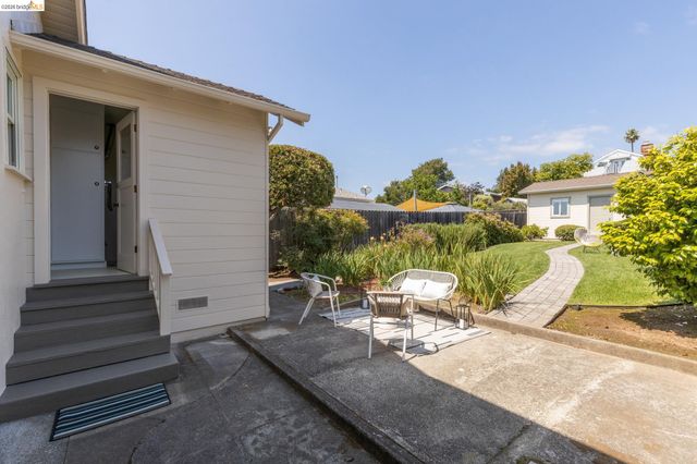 2434 Wilbur St, Oakland, CA 94602