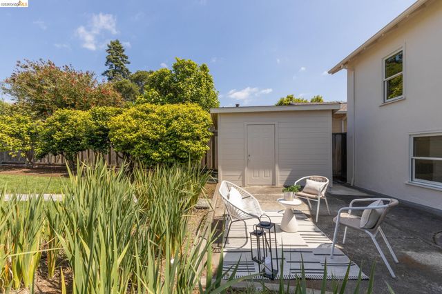 2434 Wilbur St, Oakland, CA 94602