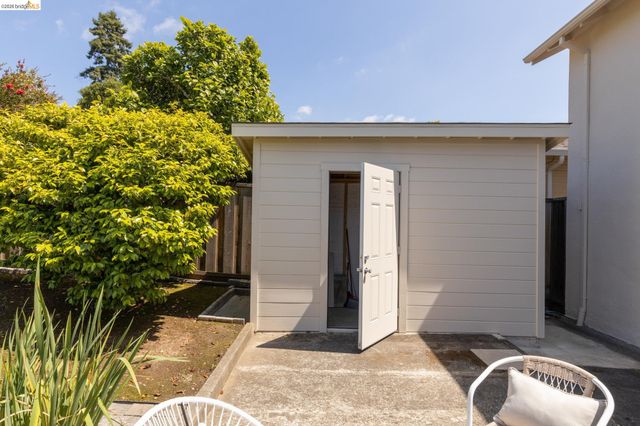 2434 Wilbur St, Oakland, CA 94602
