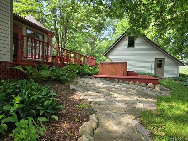 3801 Hollow Corners Road, Dryden Township, MI 48428