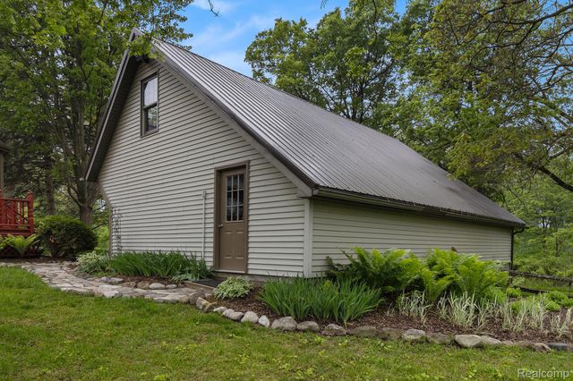 3801 Hollow Corners Road, Dryden Township, MI 48428