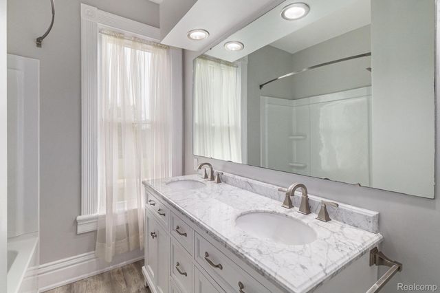 3801 Hollow Corners Road, Dryden Township, MI 48428