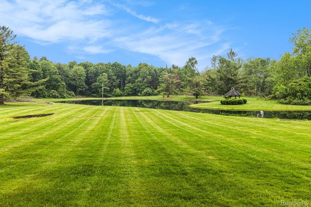 3801 Hollow Corners Road, Dryden Township, MI 48428