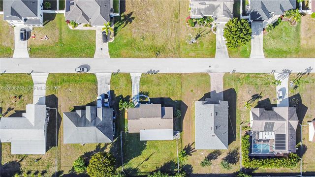 2935 SW 1st Pl, Cape Coral, FL 33914