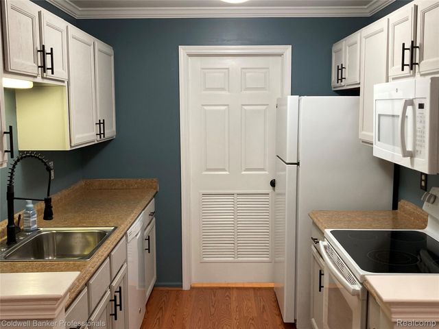 56626 Chesapeake Trail, Shelby Charter Township, MI 48316