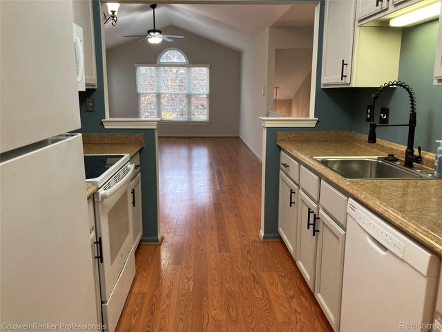 56626 Chesapeake Trail, Shelby Charter Township, MI 48316