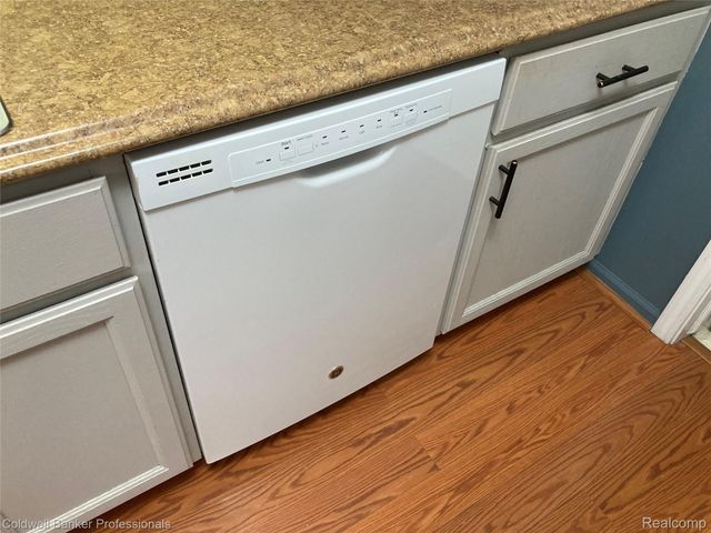 56626 Chesapeake Trail, Shelby Charter Township, MI 48316