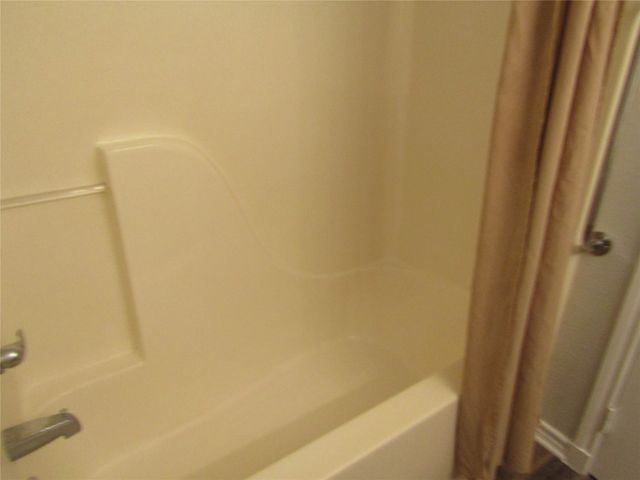 105 N 4th, Mabank, TX 75147